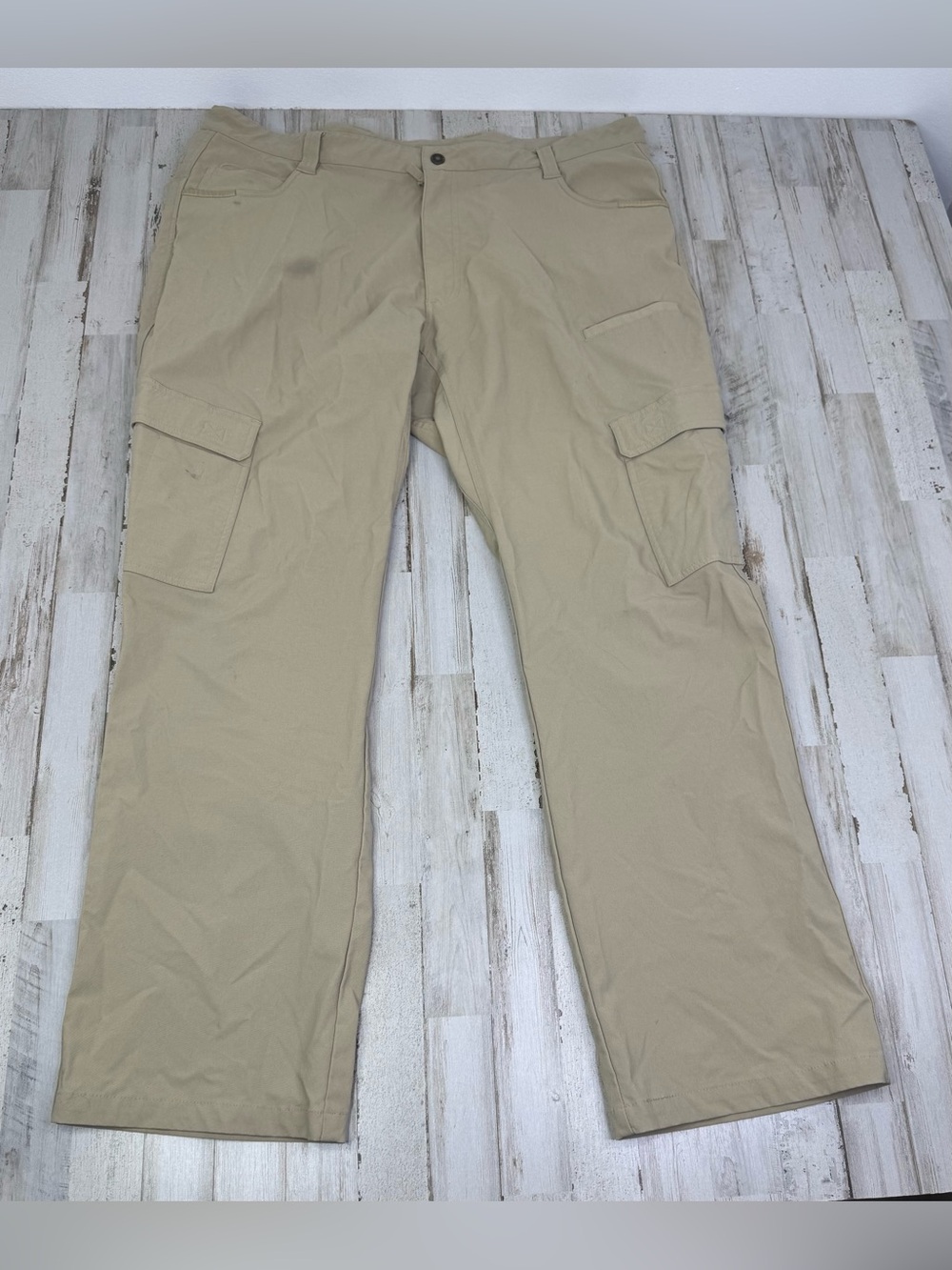The Propper Tactical Uniform Cargo Pants in OD Beige are designed for outdoor en